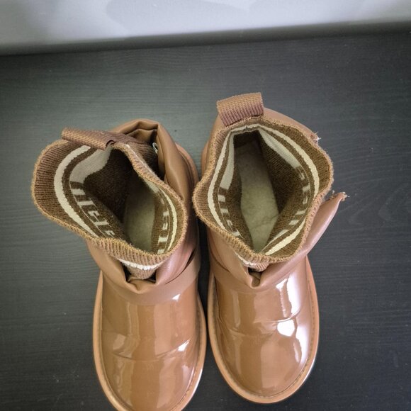 UGG cute mini boots perfect for winter - Picture 6 of 8